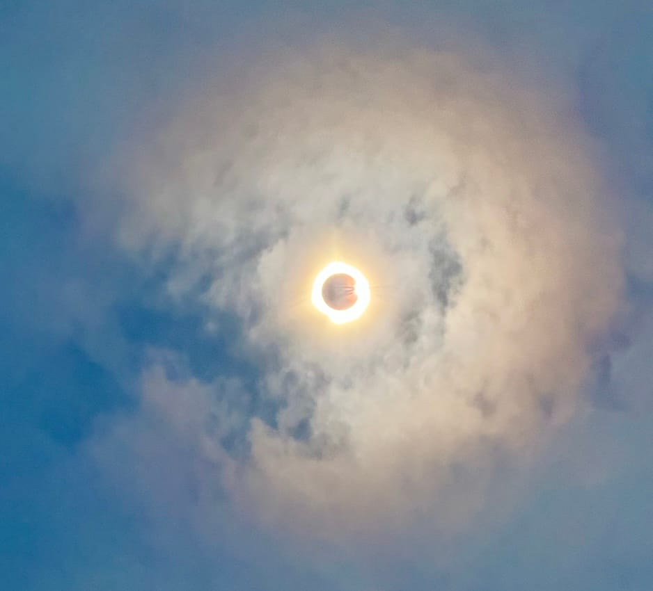 diamond ring during total solar eclipse