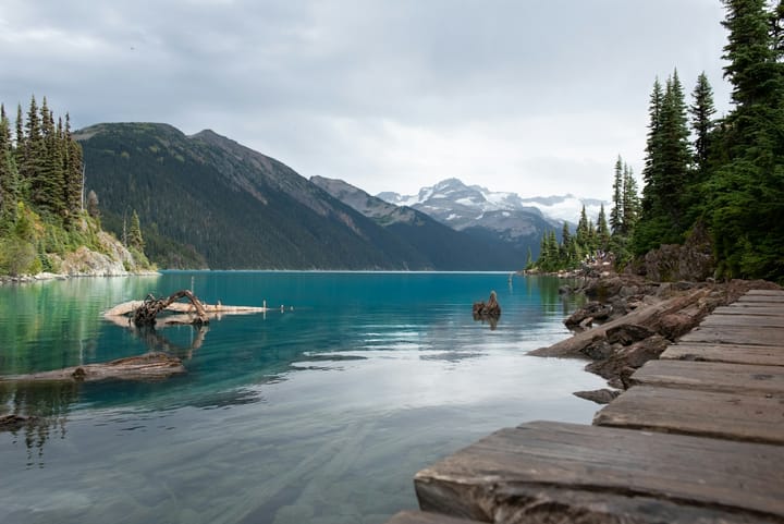 Garibaldi lake with a backdrop of mountains in the distance